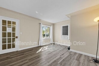697 Lounsbury Ave in Pontiac, MI - Building Photo - Building Photo