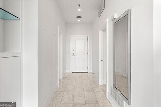 3338 Peachtree Rd NE in Atlanta, GA - Building Photo - Building Photo