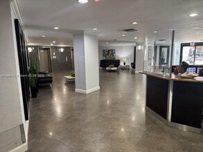 200 Leslie Dr in Hallandale Beach, FL - Building Photo - Building Photo