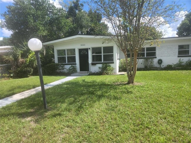 property at 2510 Roxbury Rd