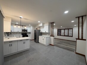 7431 W 83rd Ln in Crown Point, IN - Foto de edificio - Building Photo