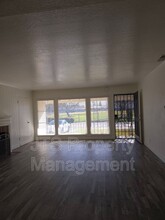 2733 Marilona Dr in Sacramento, CA - Foto de edificio - Building Photo