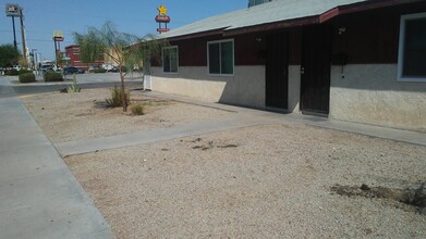 R M Apartments in Blythe, CA - Building Photo - Building Photo