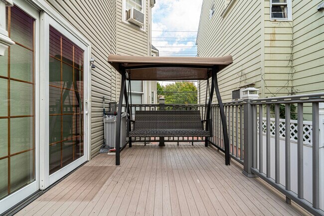 561 Ave E in Bayonne, NJ - Building Photo - Building Photo