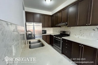 Spacious 4+Den Freehold Townhouse with 4 Parking & Walkout Garage – Brampton in Brampton, ON - Building Photo - Building Photo