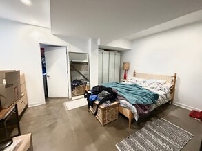 2121 N Albany Ave, Unit G in Chicago, IL - Building Photo - Building Photo