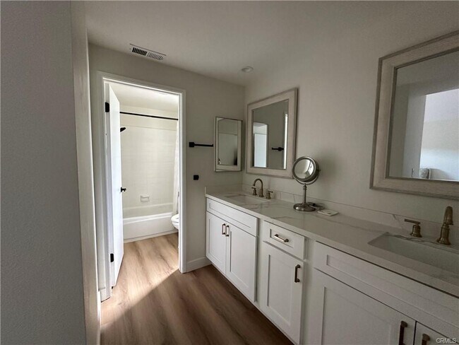 6 Blackswan in Irvine, CA - Building Photo - Building Photo