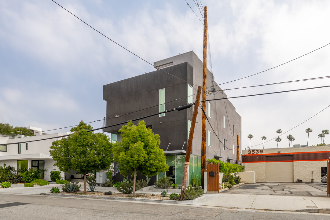 3549 Casitas Ave in Los Angeles, CA - Foto de edificio