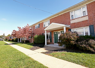 Walnut Bay Apartments in Toms River, NJ - Foto de edificio - Building Photo