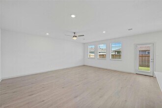 136 New Hvn St in San Marcos, TX - Foto de edificio - Building Photo
