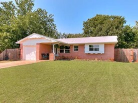 1207 Columbia Ct in Norman, OK - Building Photo