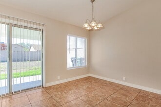 10235 W Medlock Dr in Glendale, AZ - Building Photo - Building Photo