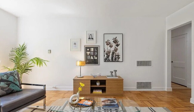 5340 Village Green in Los Angeles, CA - Building Photo - Building Photo