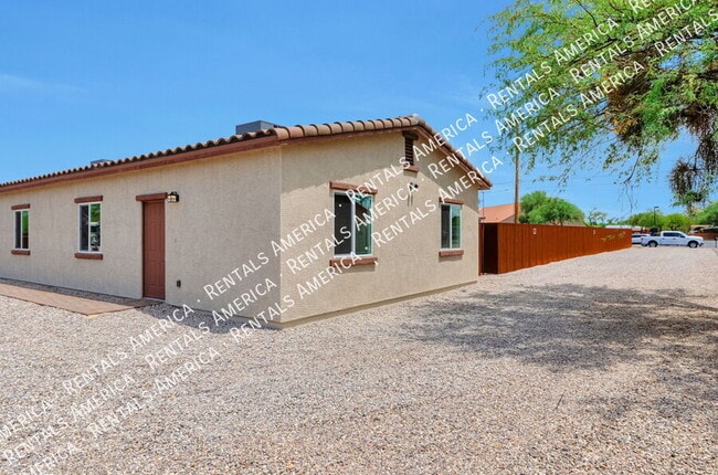 property at 3727 N Stone Ave