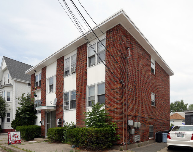 724 Central Ave in Pawtucket, RI - Foto de edificio - Building Photo