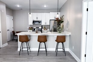 The Greens Luxury Apartments in Getzville, NY - Building Photo