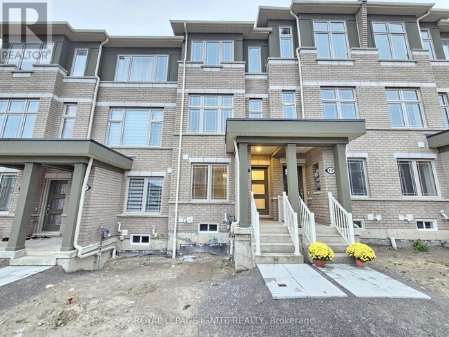 property at 919 Crowsnest Holw