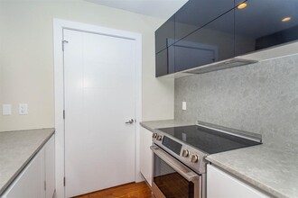 906 E 2nd St, Unit 110 in Boston, MA - Building Photo - Building Photo