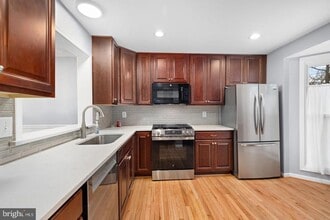 43861 Laburnum Square in Ashburn, VA - Building Photo - Building Photo