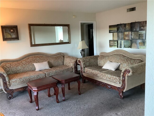 682 Oakmont Ave in Las Vegas, NV - Building Photo - Building Photo