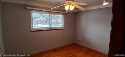 30632 Ohmer Dr in Warren, MI - Building Photo - Building Photo