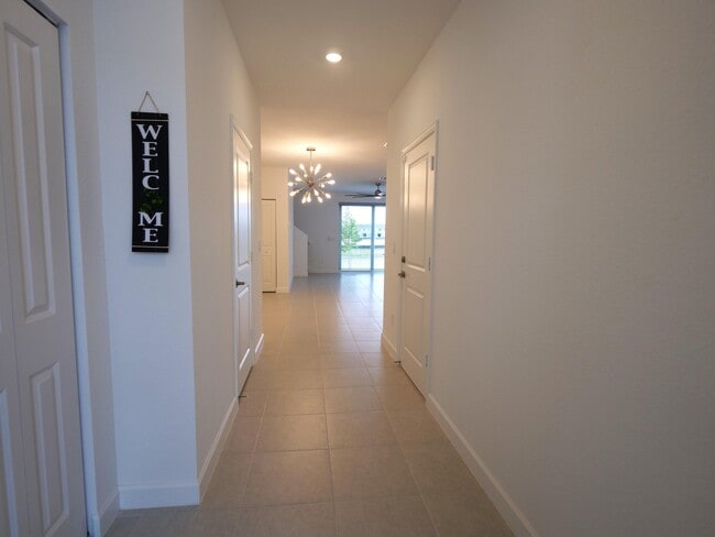 206 SE Woodbark St in Port St. Lucie, FL - Building Photo - Building Photo