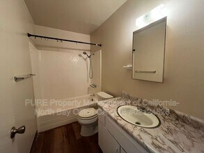 308 Cooper Ln in Ukiah, CA - Foto de edificio - Building Photo