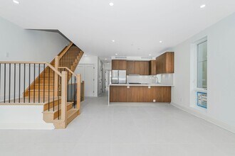 421 78th St, Unit 2 in Brooklyn, NY - Foto de edificio - Building Photo