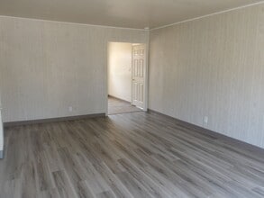 32 Myers Ct in Medford, OR - Building Photo - Building Photo