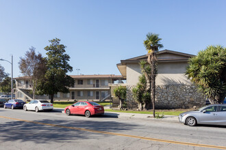 8714 5th St in Downey, CA - Foto de edificio - Building Photo