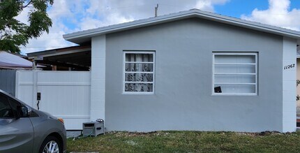 11267 SW 7th St in Miami, FL - Foto de edificio - Building Photo