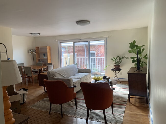 2100 Grove Ave, Unit 25 in Richmond, VA - Building Photo - Building Photo