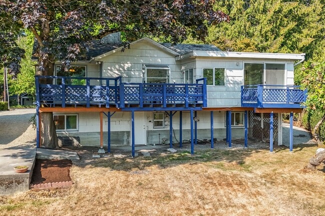 12049 NE 97th St in Kirkland, WA - Foto de edificio - Building Photo