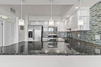 2801 NE 183rd St in Aventura, FL - Building Photo - Building Photo