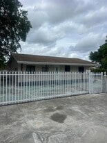 2467 NW 103rd St in Miami, FL - Building Photo