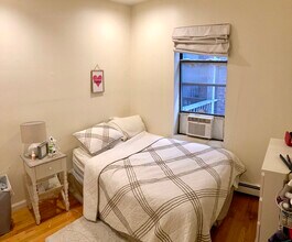 390 Riverway, Unit 17 in Boston, MA - Foto de edificio - Building Photo