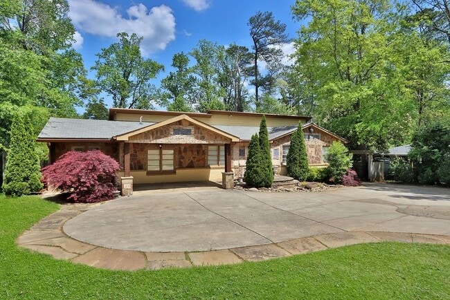 property at 4081 Ashford Dunwoody Rd NE
