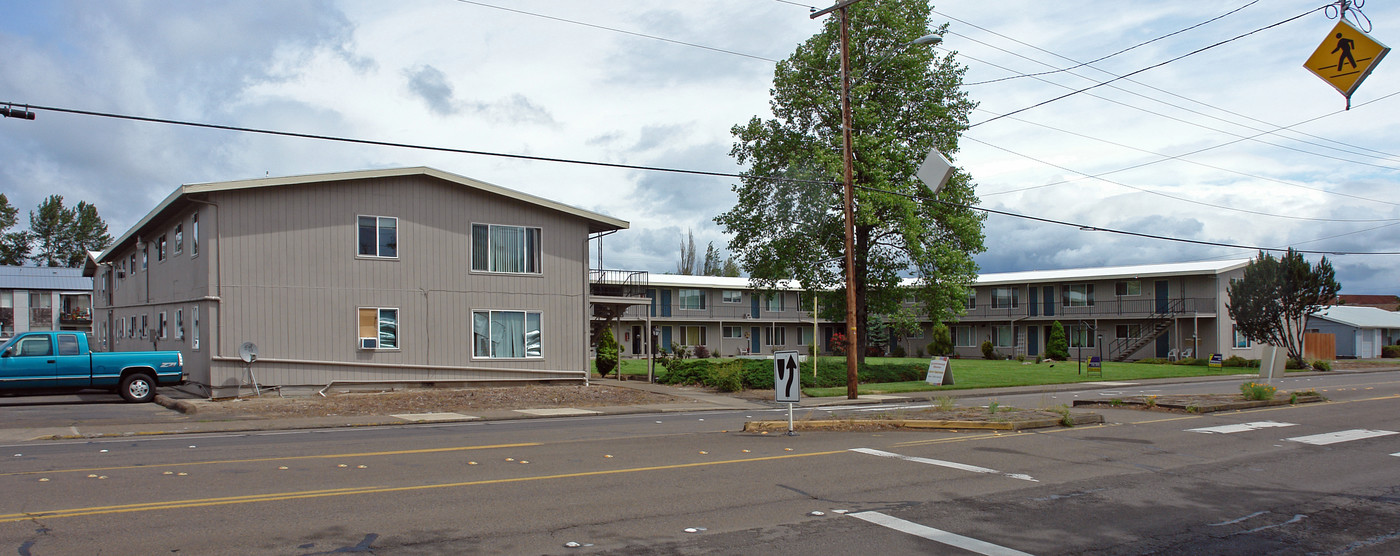 Greenwood Manor in Corvallis, OR - Building Photo