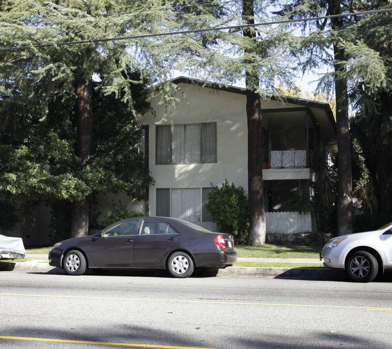 5740 Hazeltine Ave in Van Nuys, CA - Building Photo