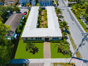 1956 Lincoln St in Hollywood, FL - Building Photo - Primary Photo