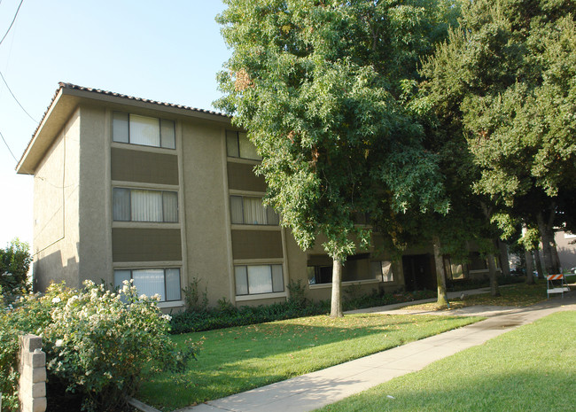 298-300 E Live Oak St in San Gabriel, CA - Building Photo - Building Photo