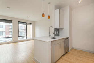 247 D St, Unit 31 in Boston, MA - Building Photo - Building Photo