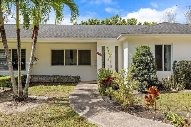 11720 SW 81st Rd in Miami, FL - Building Photo - Building Photo