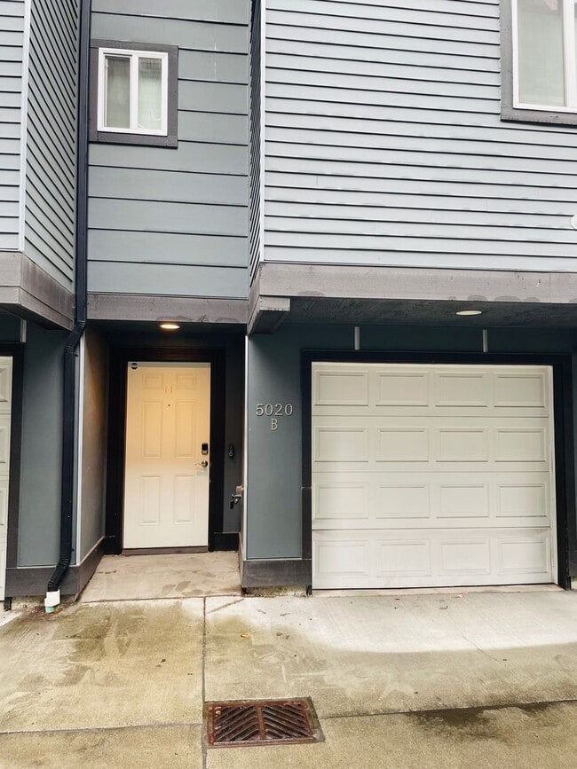 property at 5020 Delridge Wy SW