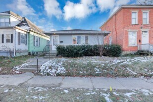 1699 E Weber Rd in Columbus, OH - Building Photo