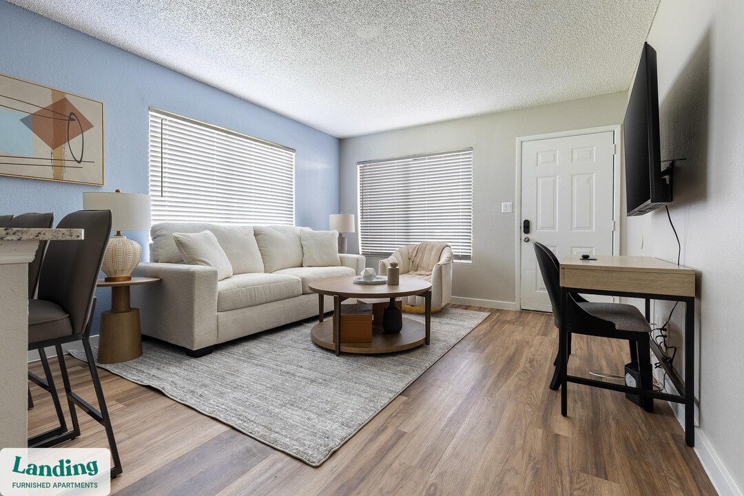 5704 W Thomas Rd in Phoenix, AZ - Foto de edificio