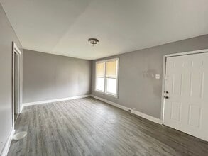 5617 Janet Ave in Jennings, MO - Building Photo - Building Photo