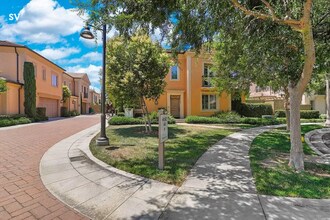 58 Maple Ash in Irvine, CA - Foto de edificio - Building Photo
