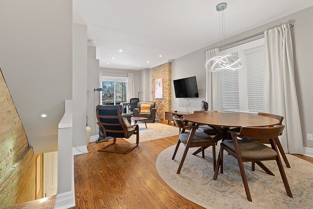 39 Lee Ave in Toronto, ON - Building Photo