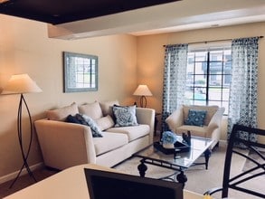 Stone Pointe Village in Fort Wayne, IN - Building Photo - Building Photo